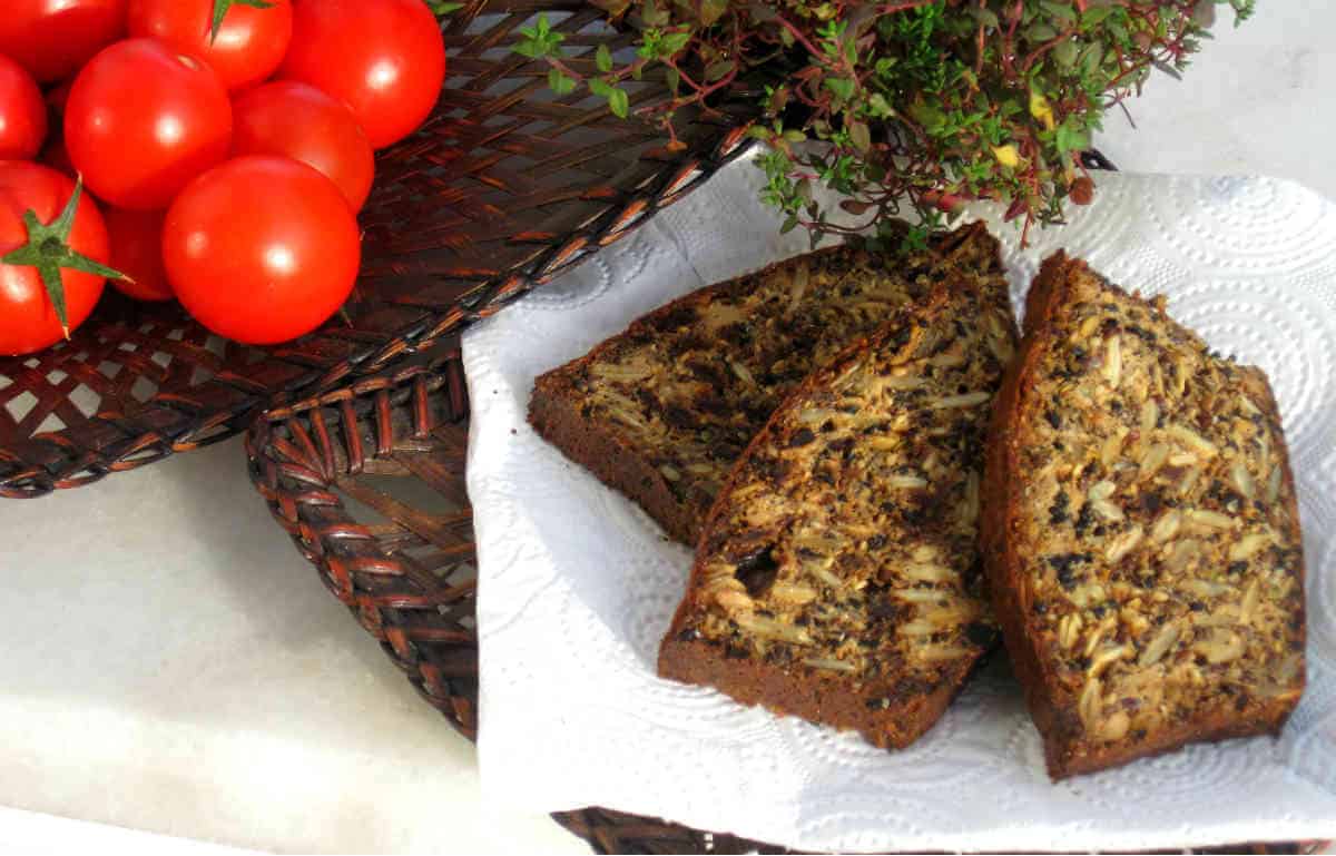 Birgittas fröbröd med timjan och soltorkade tomater Birgittas fröbröd med timjan och soltorkade tomater