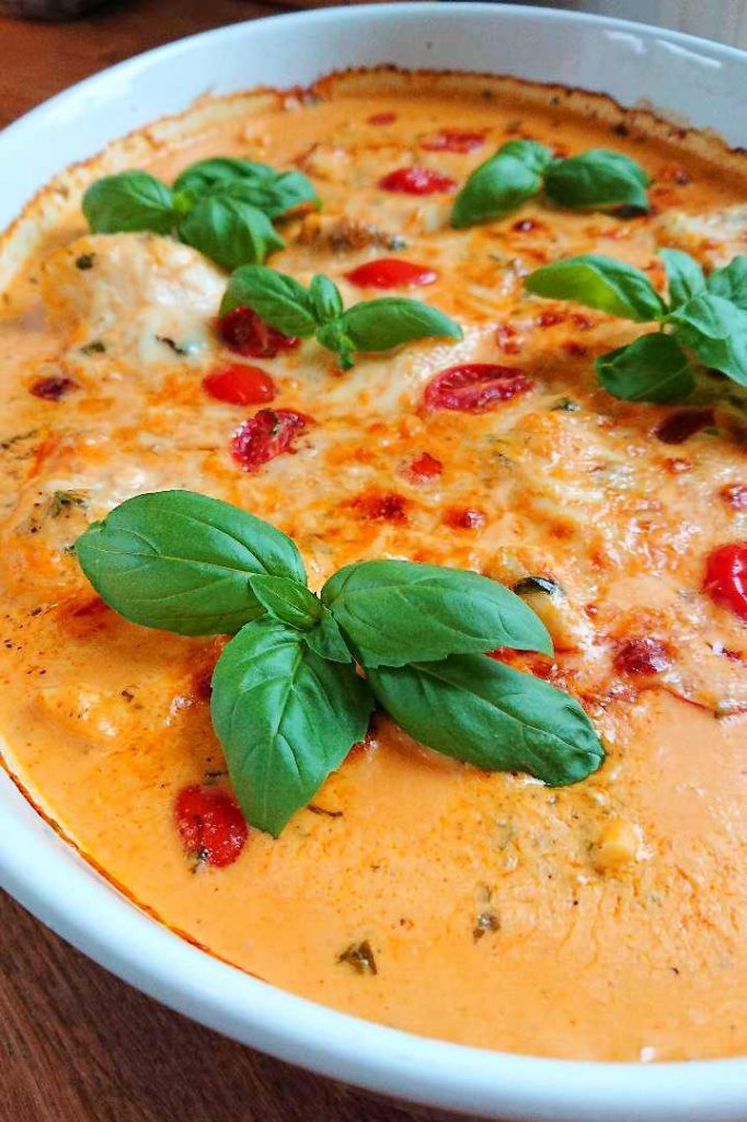 Gratinerad torsk i tomat- och basilikasås