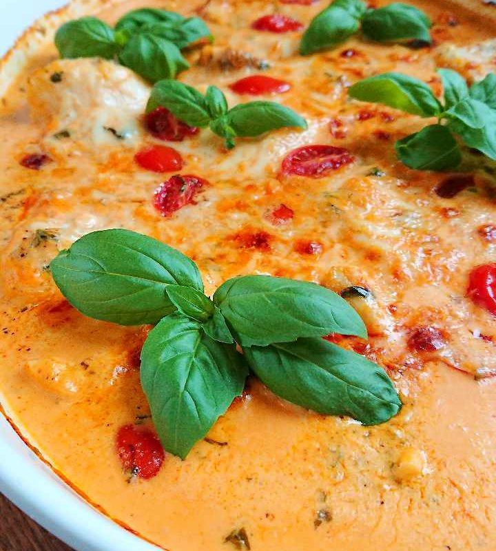 Gratinerad torsk i tomat- och basilikasås