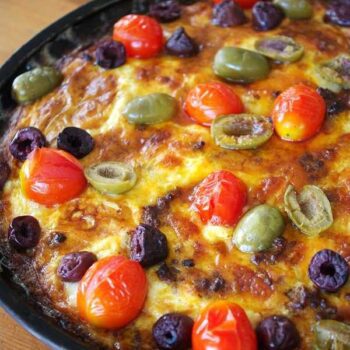 Köttfärs/tacopaj med oliver och tomater