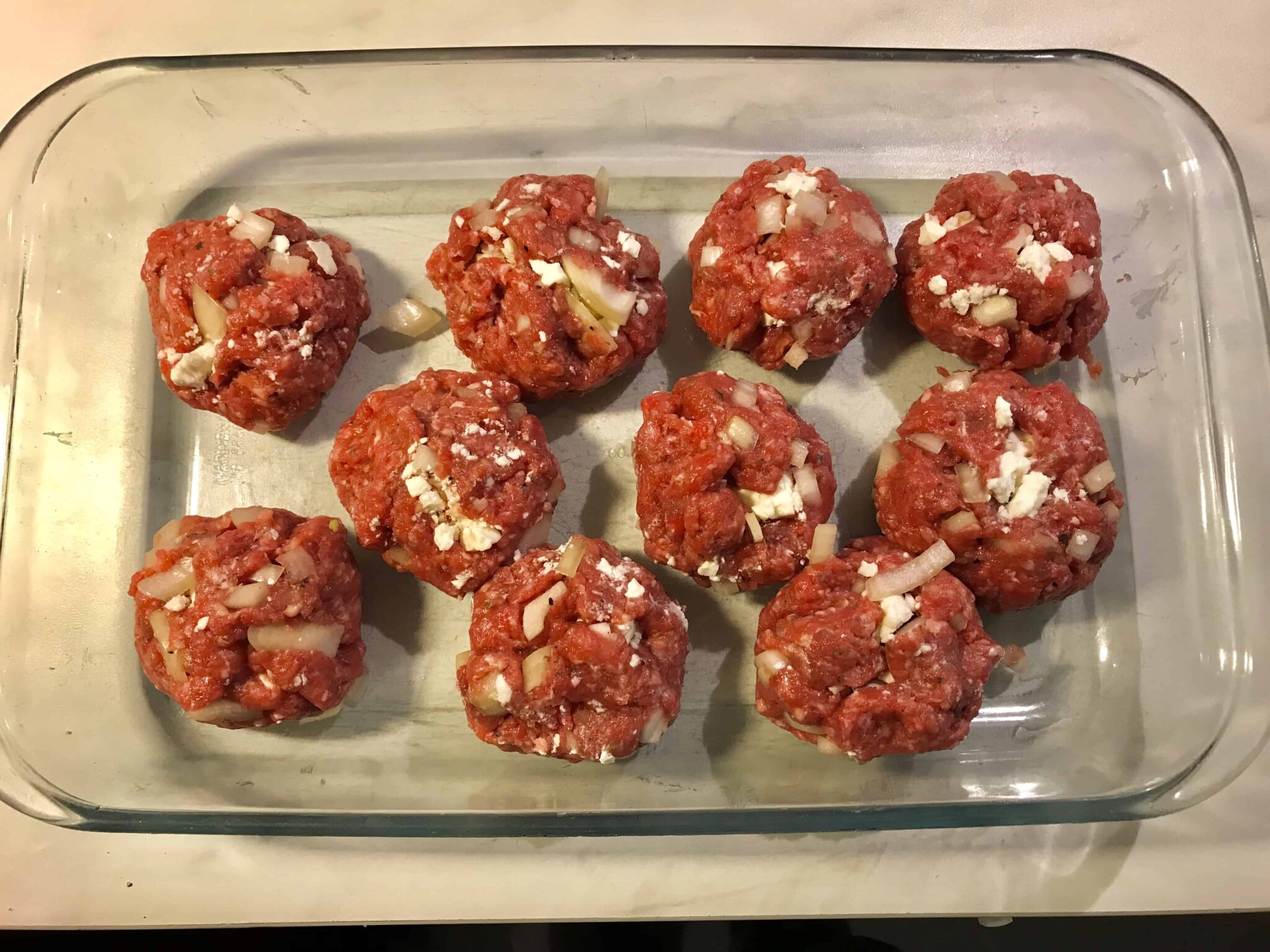 Davinas fetaostfyllda köttbullar i italiensk tomatsås.