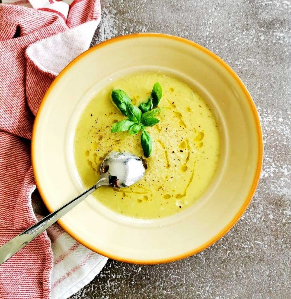 8 supergoda recept med zucchini som du troligtvis aldrig testat! 12 Zucchinisoppa med basilika och citron